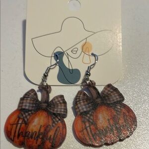 Holiday Earrings 🌞